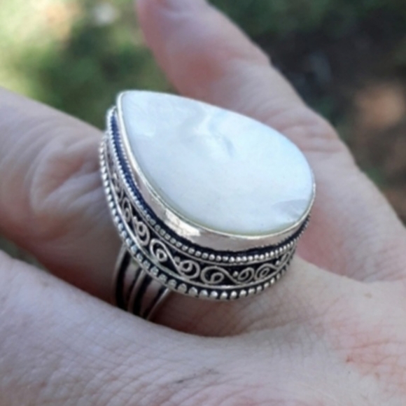 New Mother of Pearl 925 Silver Statement Ring. - Picture 1 of 9